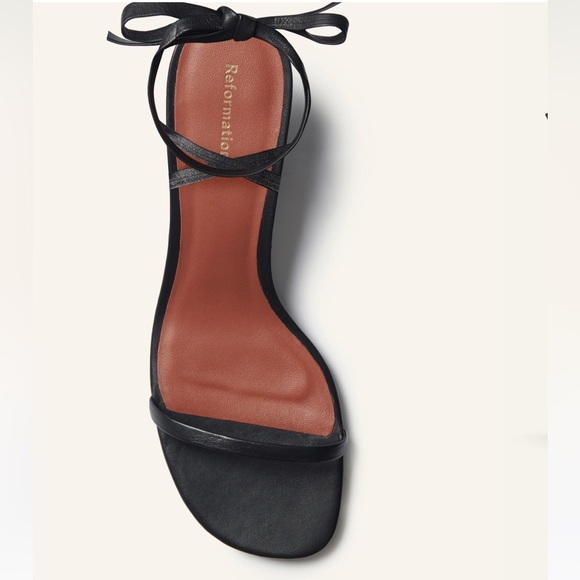 Reformation Carina Sandal, Black, 6.5 - Picture 4 of 10